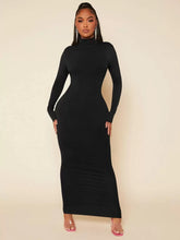 Vestido Preto de Gola Alta Radiana