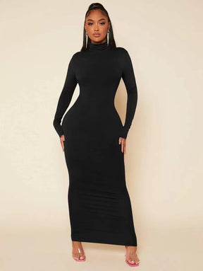 Vestido Preto de Gola Alta Radiana