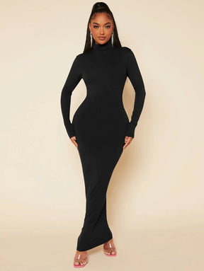 Vestido Preto de Gola Alta Radiana