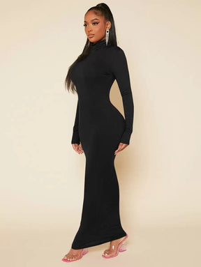 Vestido Preto de Gola Alta Radiana