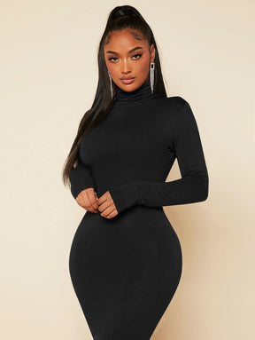 Vestido Preto de Gola Alta Radiana