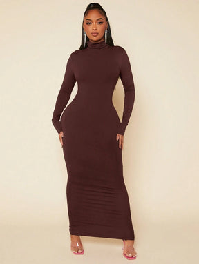 Vestido Preto de Gola Alta Radiana