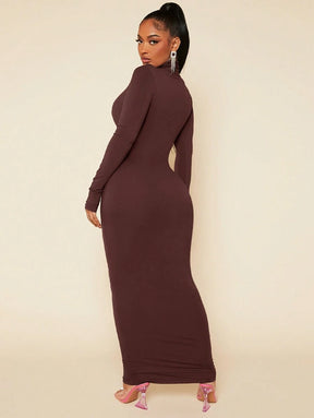 Vestido Preto de Gola Alta Radiana