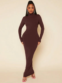 Vestido Preto de Gola Alta Radiana
