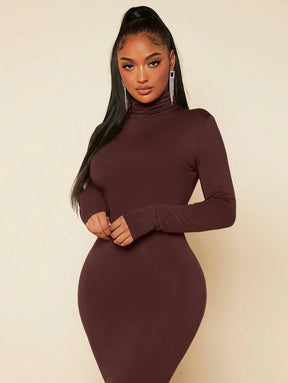 Vestido Preto de Gola Alta Radiana